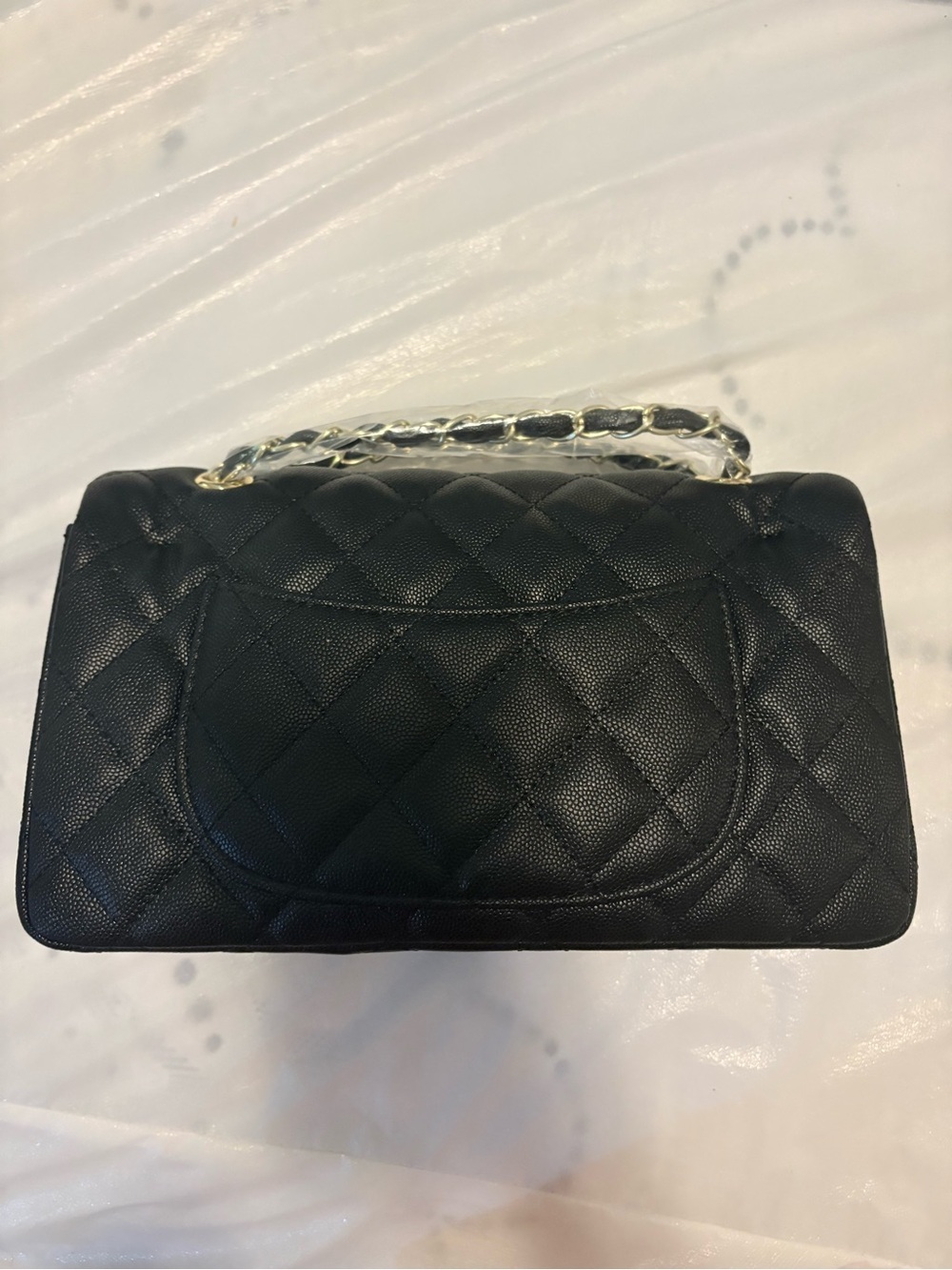 CHANEL Black Quilted Shoulder Bag with Gold CC Twist Lock - Picture 2 of 9